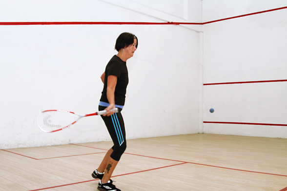 Damer som spiller squash